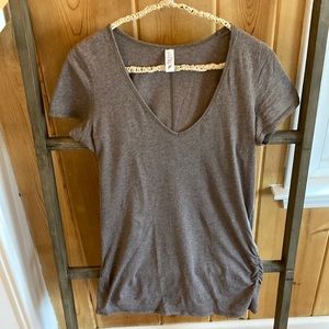 Victoria’s Secret side ruched V-Neck Tee, heather mocha, Large